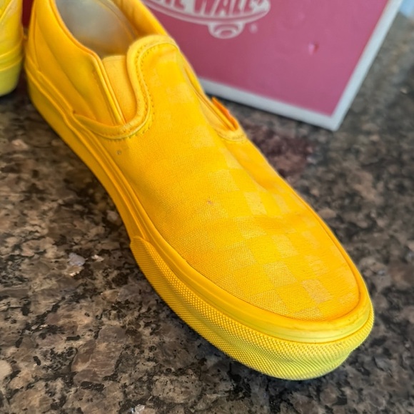 Vans unisex canvas classic Vibrant Yellow Slip-Ons sneakers EUC M7.5 W9 - Picture 8 of 16